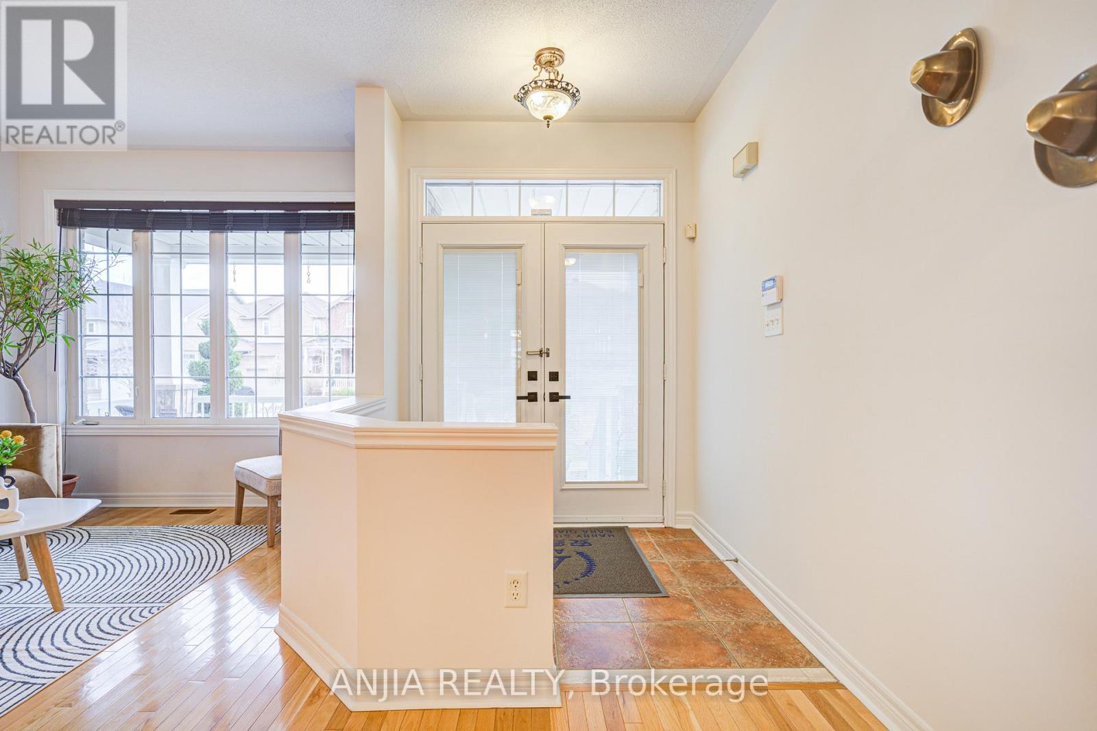 Property at 6 LINSMARY COURT image 3