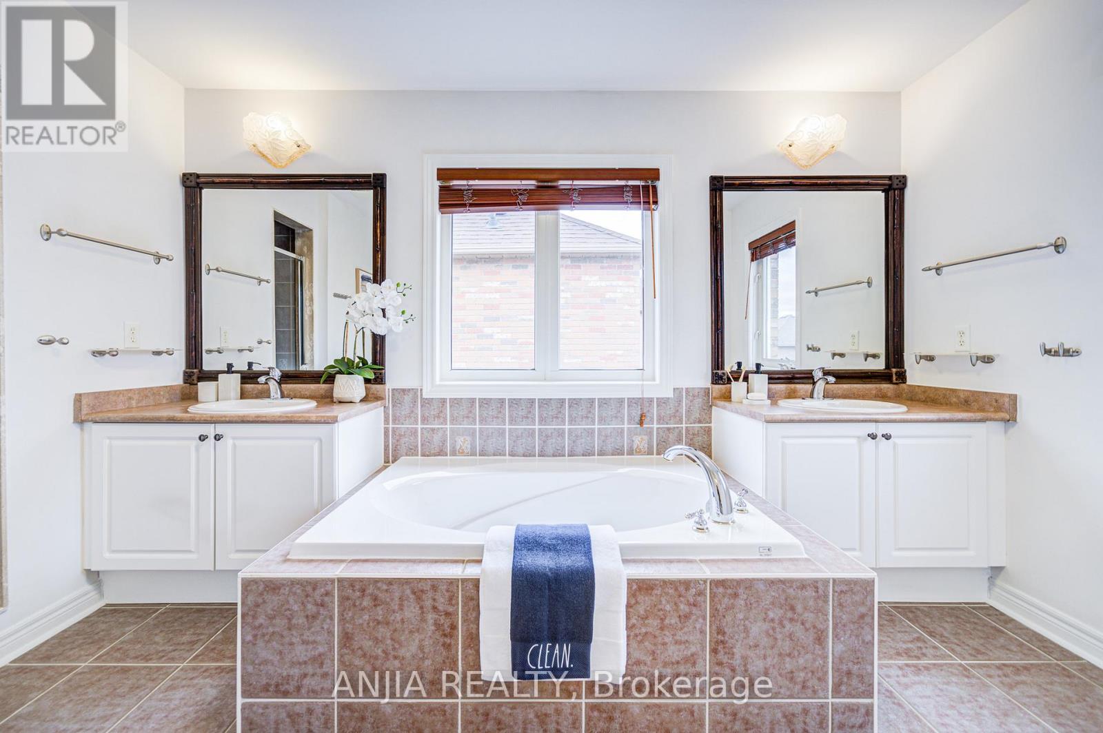 6 Linsmary Court, Markham, Ontario  L6E 1L2 - Photo 33 - N12086397