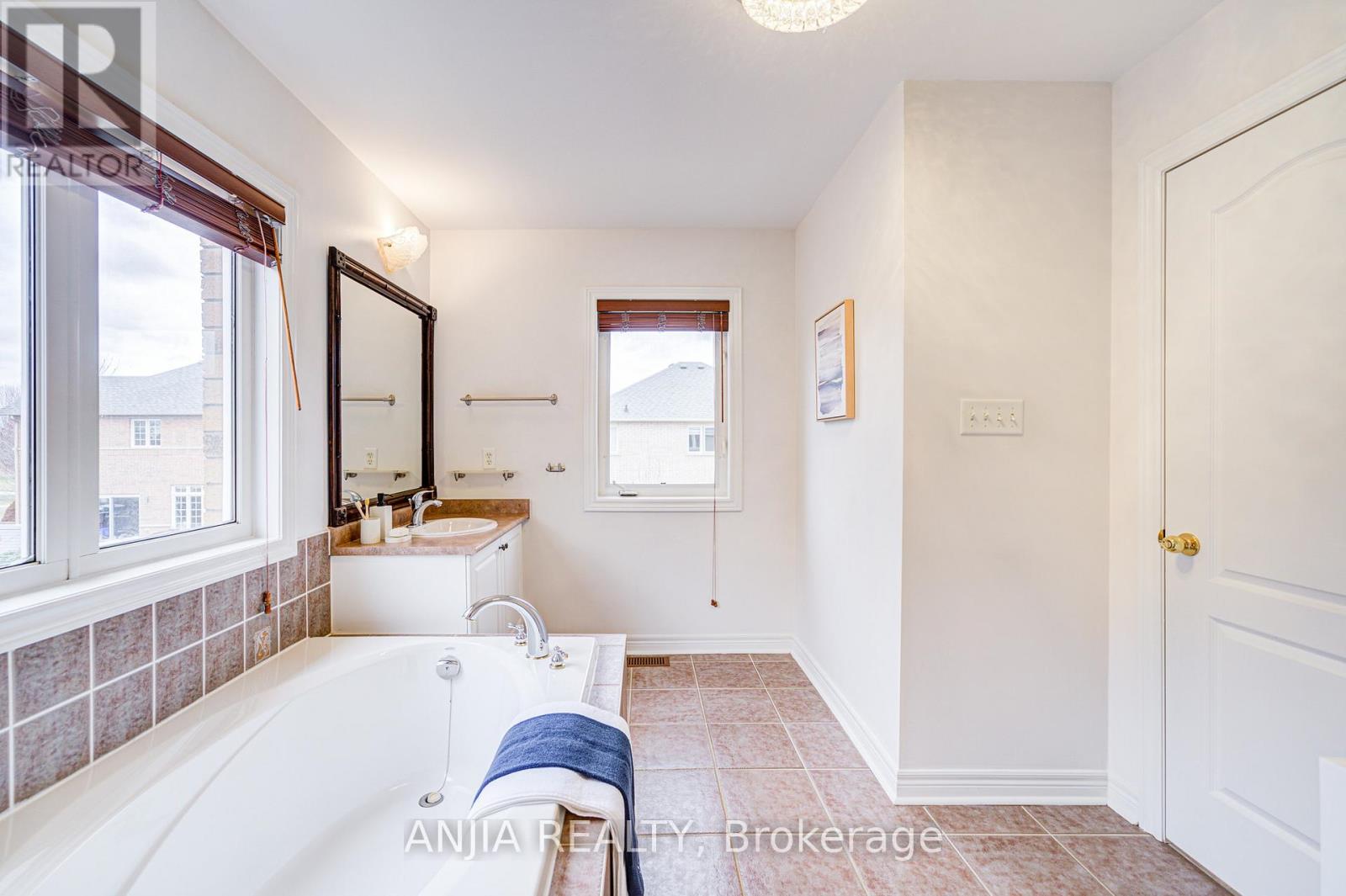 6 Linsmary Court, Markham, Ontario  L6E 1L2 - Photo 36 - N12086397