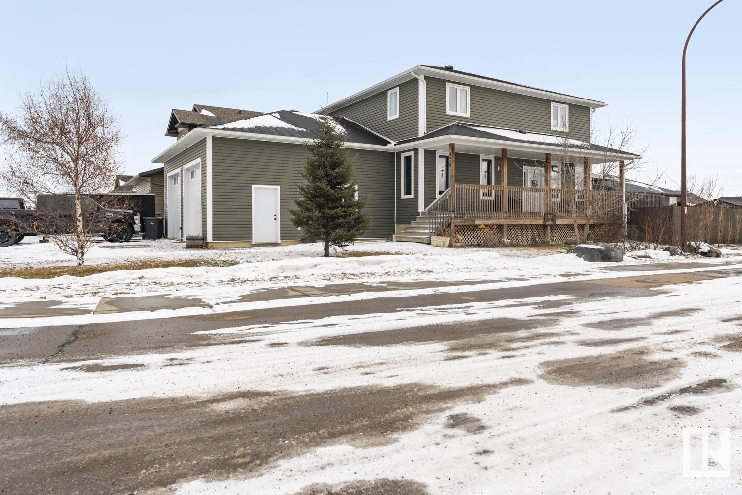 Property at 4929 58 AV image 2