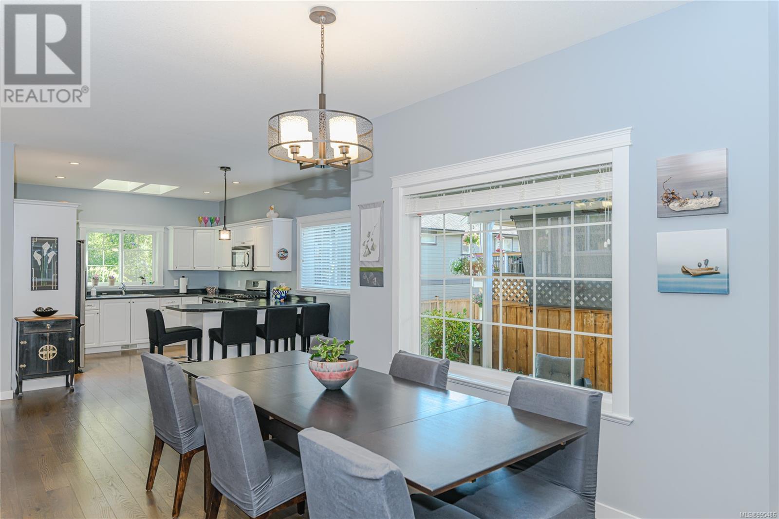 Property at 3 3134 Manor Dr image 4