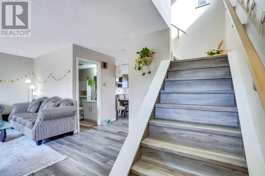 Property at 120 Pinemill Mews NE image 2