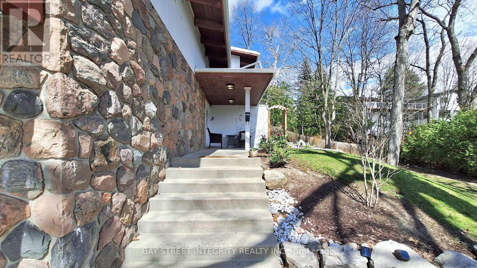 Property at 29 RUDEN CRESCENT image 2