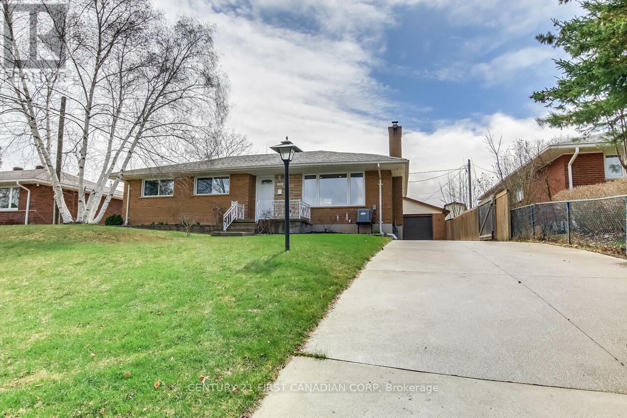 393 Chippendale Crescent, London South, Ontario  N5Z 3G1 - Photo 1 - X12086514
