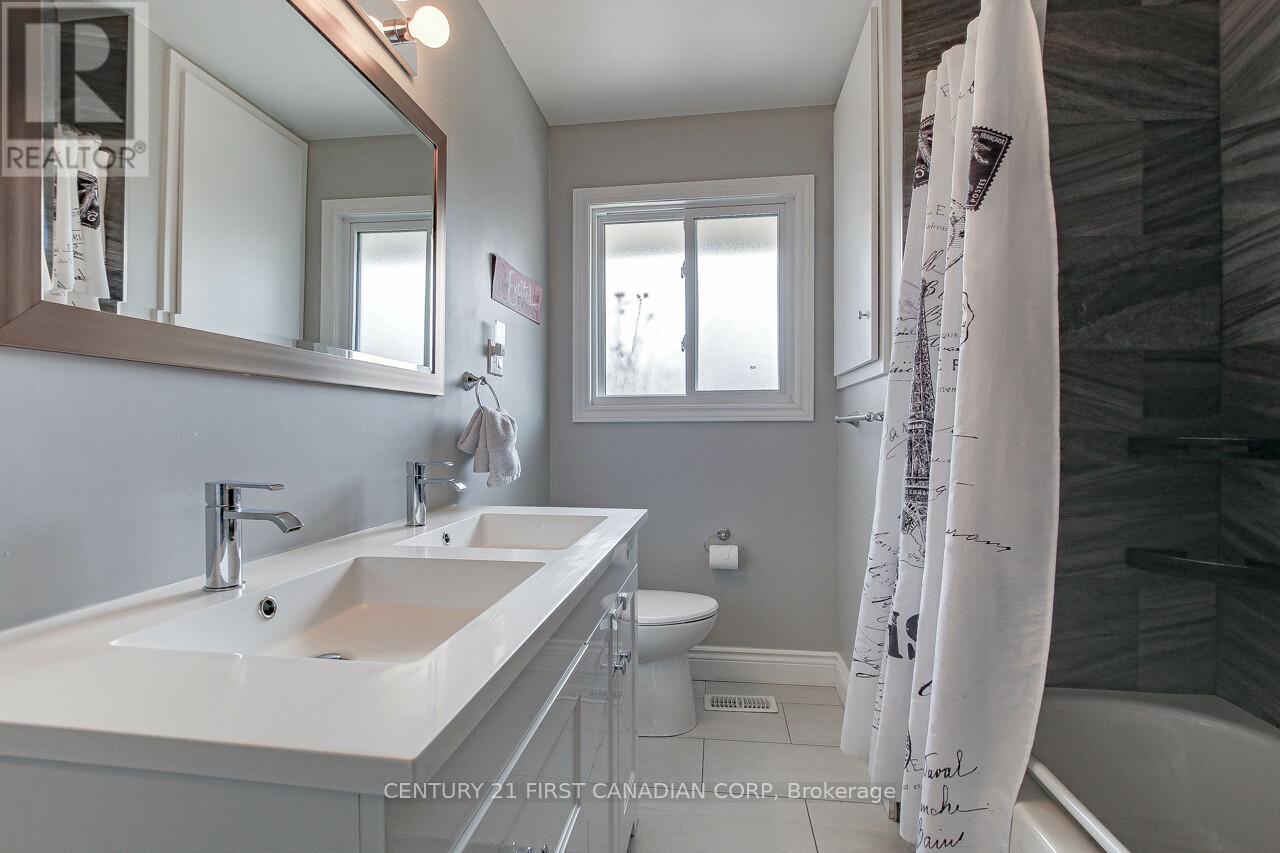 393 Chippendale Crescent, London South, Ontario  N5Z 3G1 - Photo 16 - X12086514