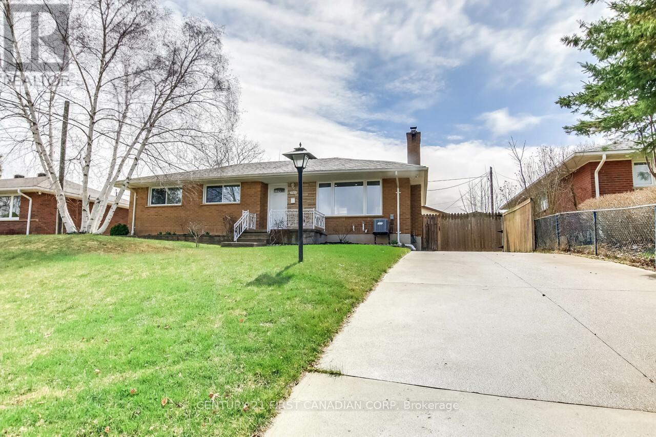 393 Chippendale Crescent, London South, Ontario  N5Z 3G1 - Photo 2 - X12086514