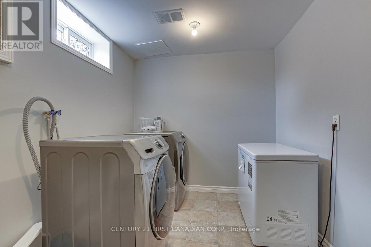 393 Chippendale Crescent, London South, Ontario  N5Z 3G1 - Photo 25 - X12086514