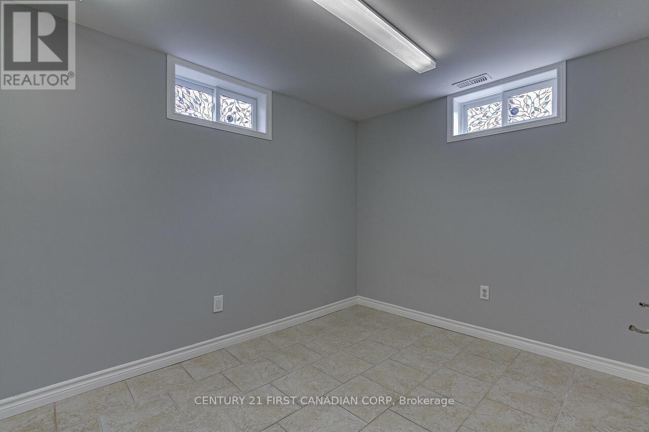 393 Chippendale Crescent, London South, Ontario  N5Z 3G1 - Photo 27 - X12086514