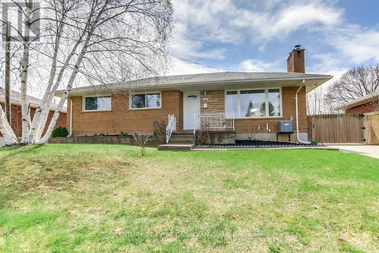 393 Chippendale Crescent, London South, Ontario  N5Z 3G1 - Photo 3 - X12086514