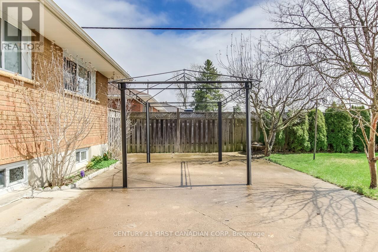 393 Chippendale Crescent, London South, Ontario  N5Z 3G1 - Photo 32 - X12086514