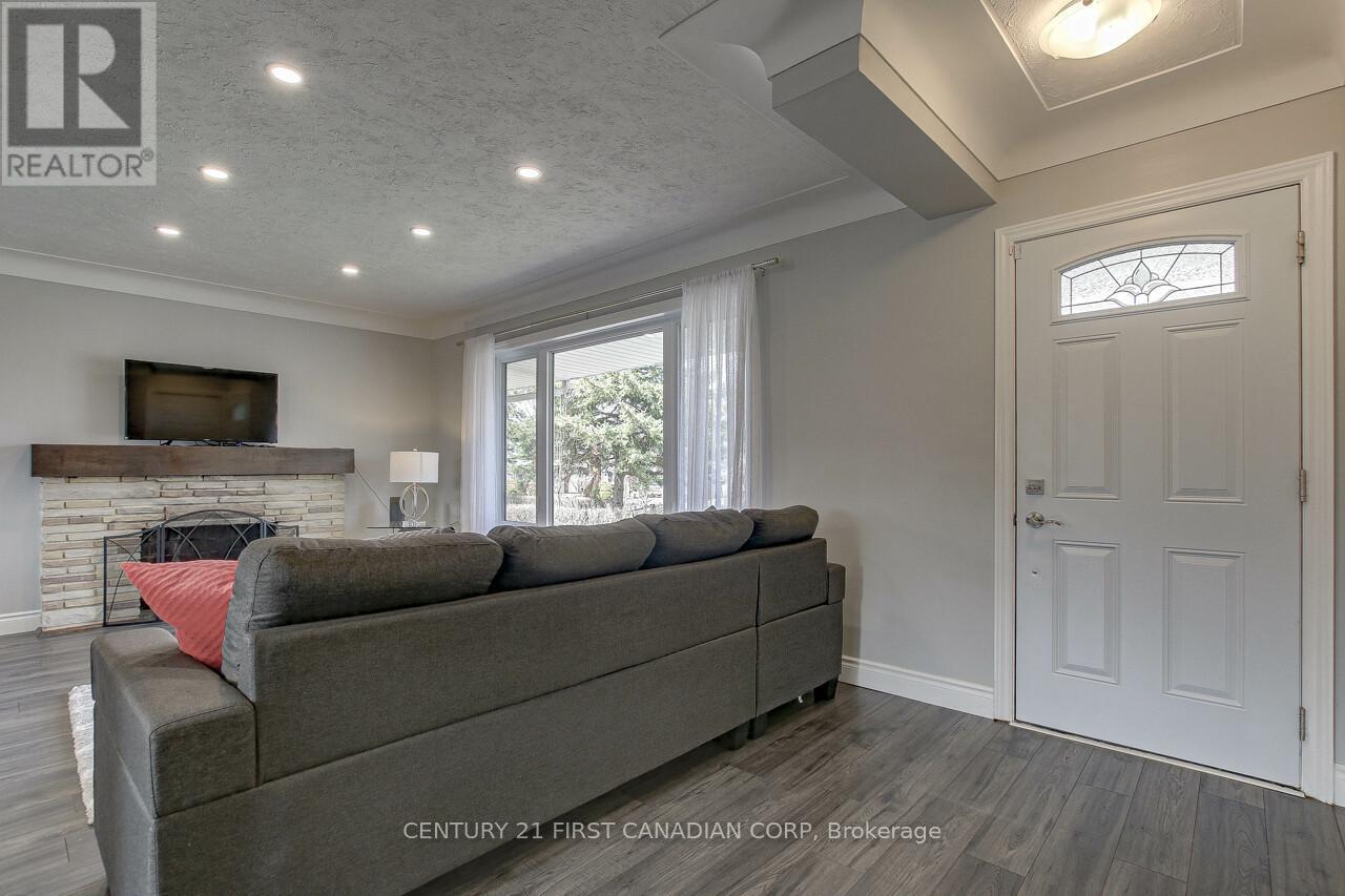 393 Chippendale Crescent, London South, Ontario  N5Z 3G1 - Photo 4 - X12086514