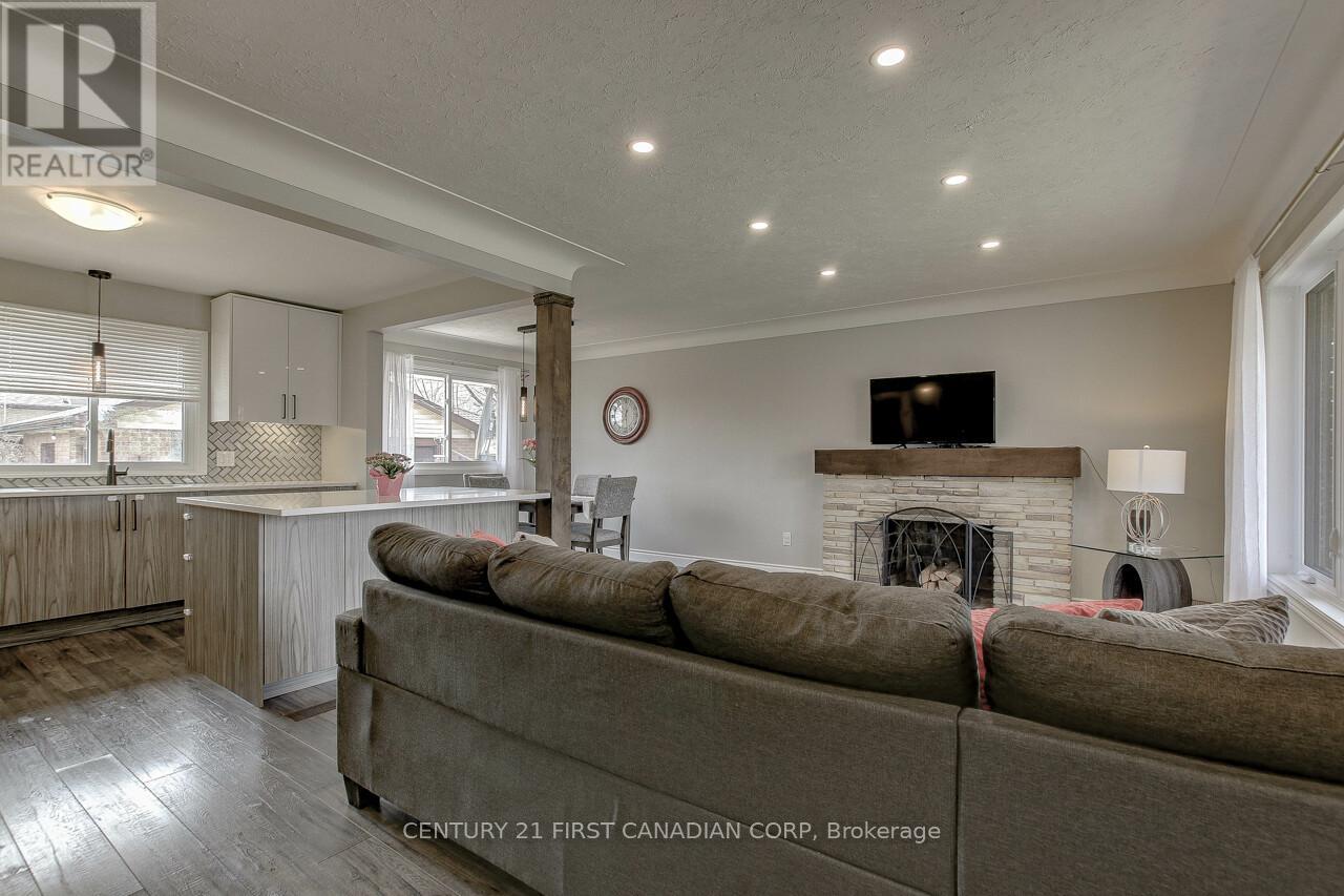 393 Chippendale Crescent, London South, Ontario  N5Z 3G1 - Photo 5 - X12086514