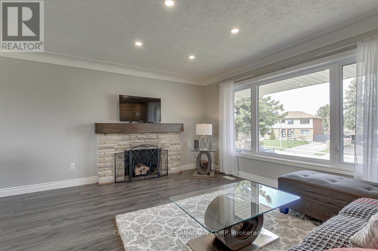 393 Chippendale Crescent, London South, Ontario  N5Z 3G1 - Photo 6 - X12086514