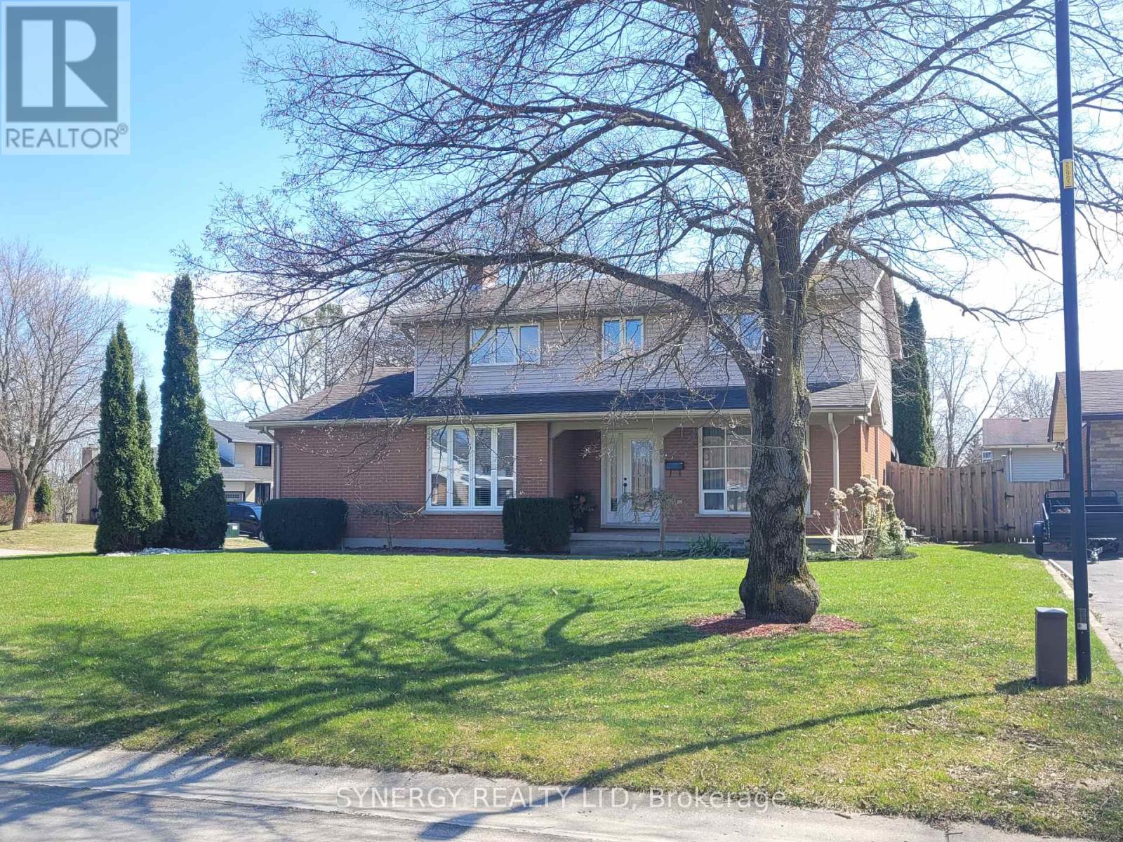Property at 208 LAMORE CRESCENT image 1