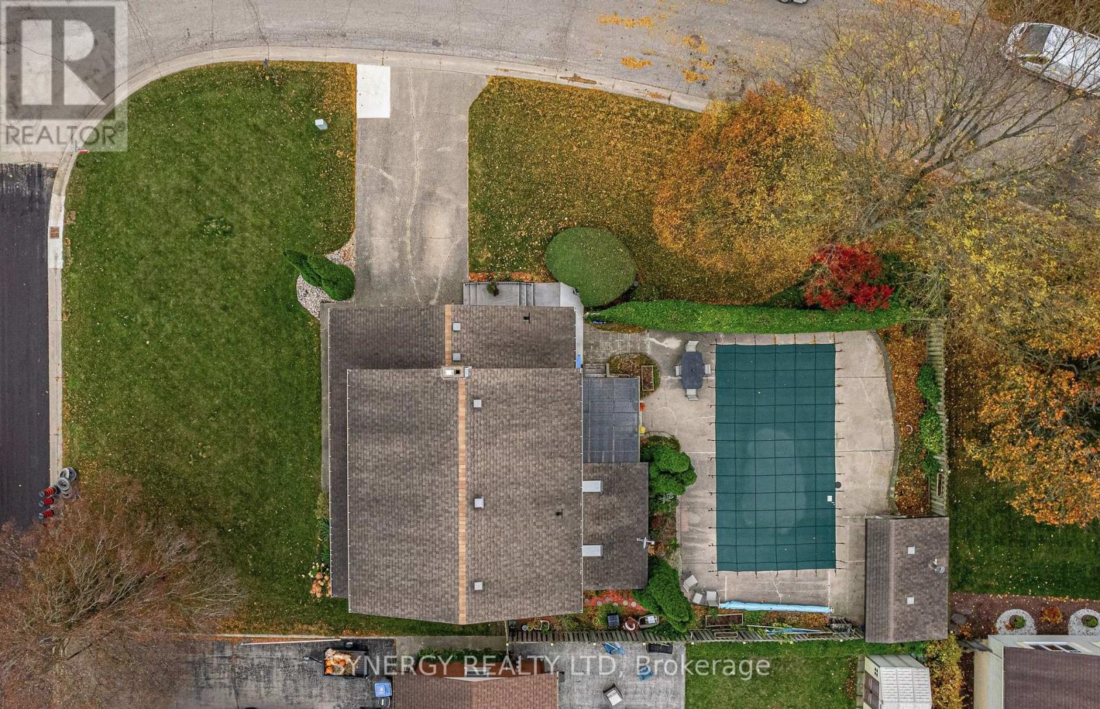 Property at 208 LAMORE CRESCENT image 3
