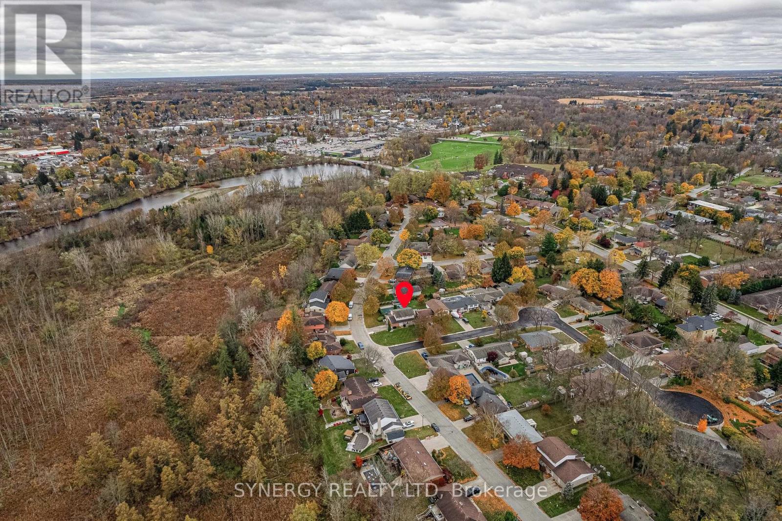 Property at 208 LAMORE CRESCENT image 4