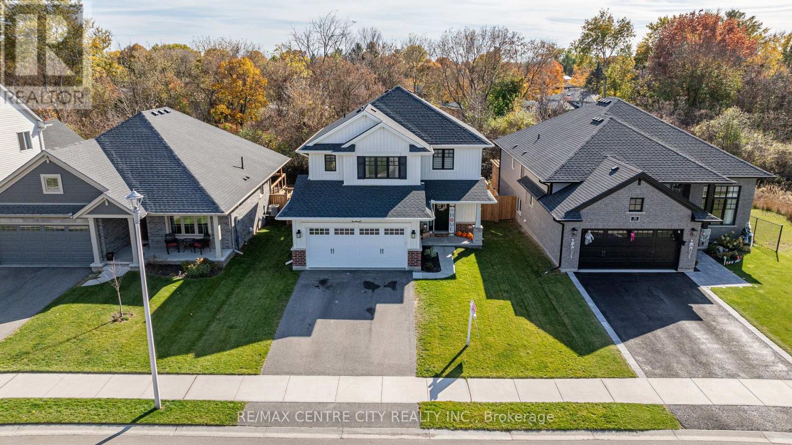 Property at 40 LIVINGSTONE DRIVE image 3