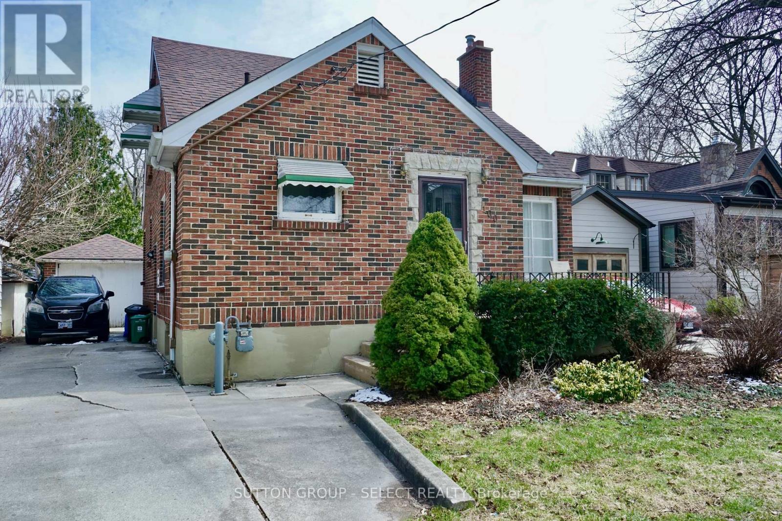 100 Belgrave Avenue