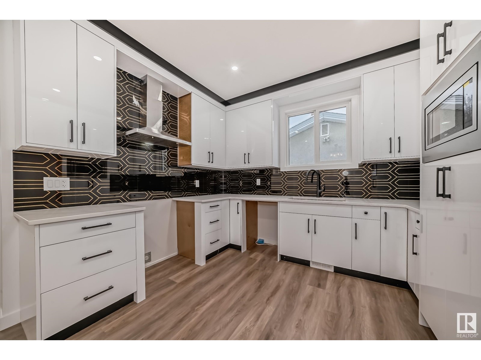 Property at 2 12122 43 ST NW image 3