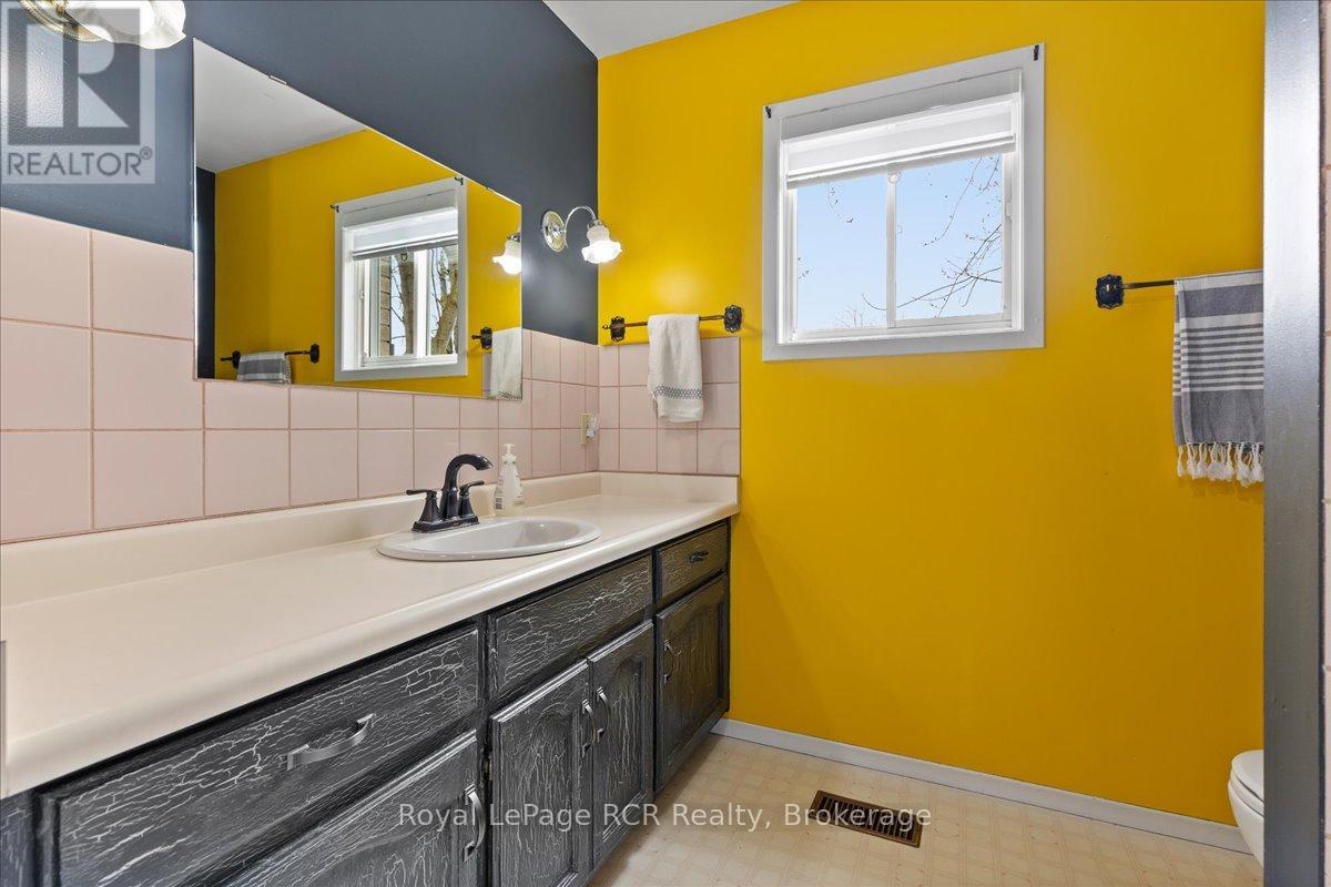 8008 Wellington Road 7 Road, Mapleton, Ontario  N0G 2K0 - Photo 13 - X12086519
