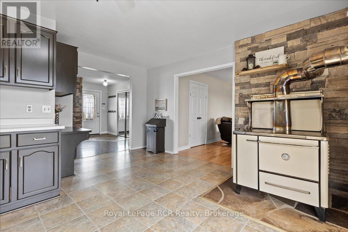 8008 Wellington Road 7 Road, Mapleton, Ontario  N0G 2K0 - Photo 19 - X12086519