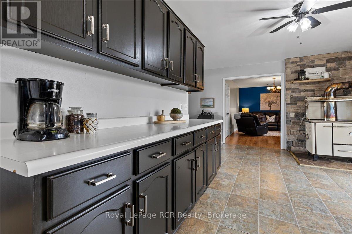 8008 Wellington Road 7 Road, Mapleton, Ontario  N0G 2K0 - Photo 22 - X12086519