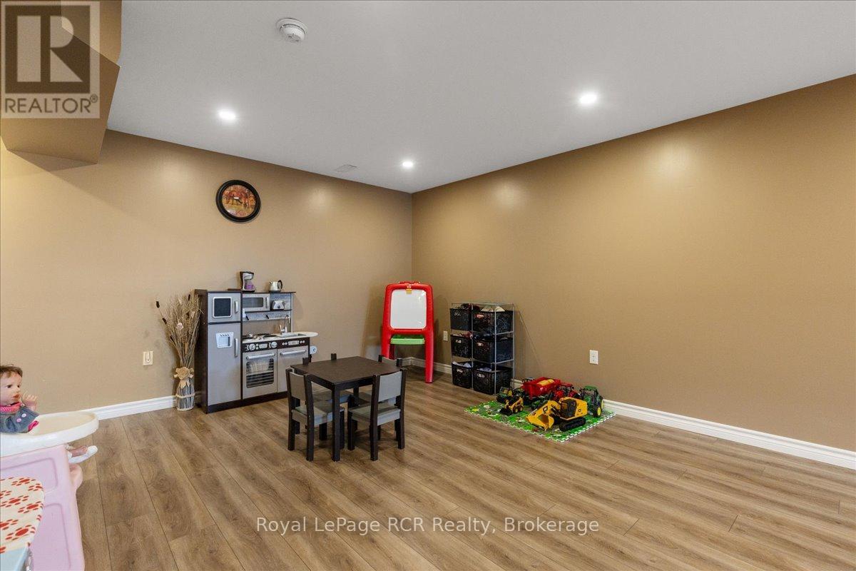 8008 Wellington Road 7 Road, Mapleton, Ontario  N0G 2K0 - Photo 28 - X12086519