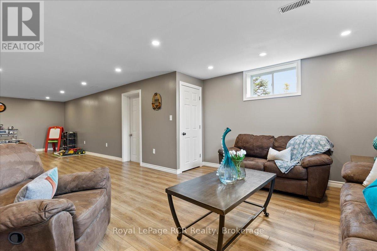 8008 Wellington Road 7 Road, Mapleton, Ontario  N0G 2K0 - Photo 30 - X12086519