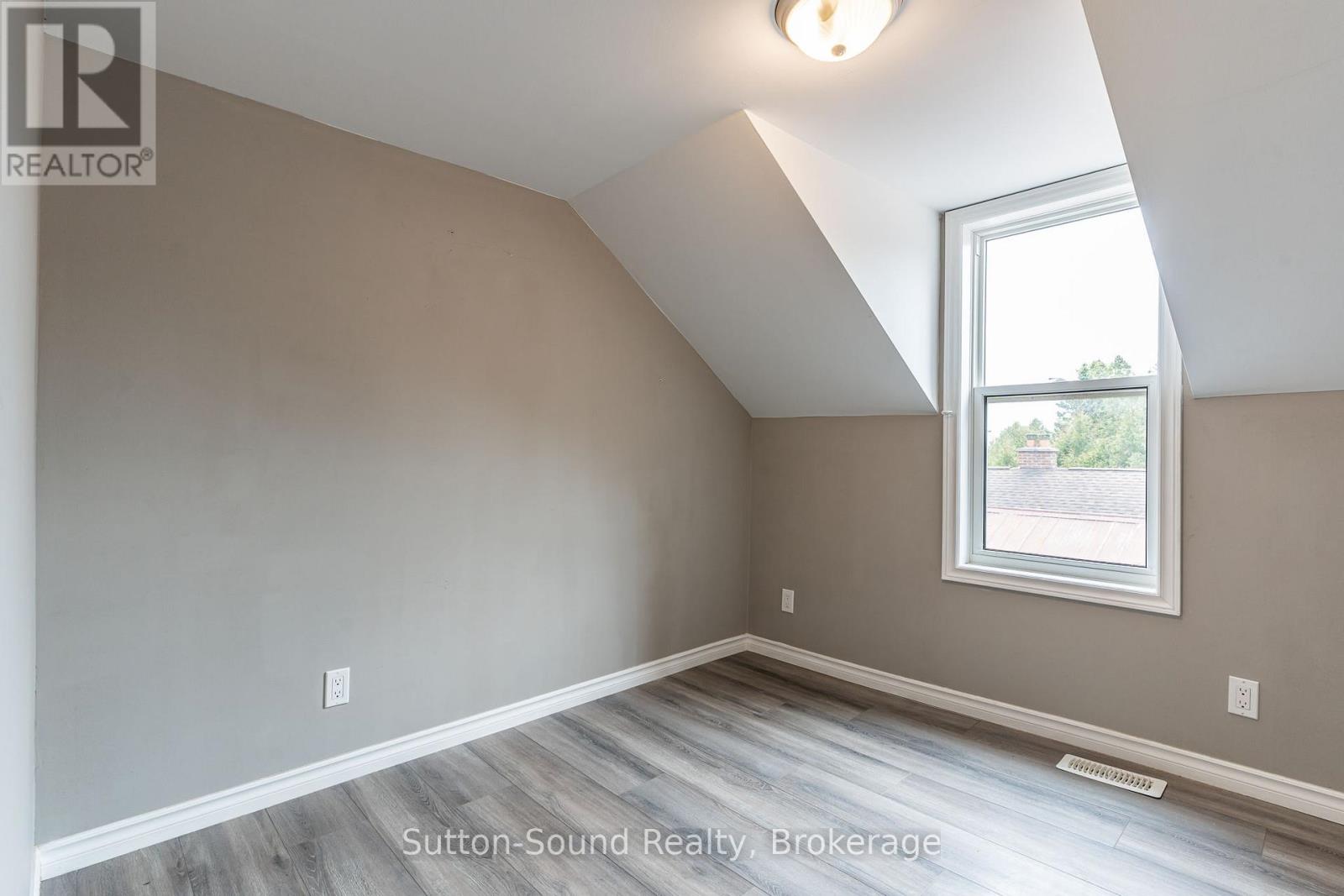 2348 5th Avenue W, Owen Sound, Ontario  N4K 5C6 - Photo 14 - X12086545