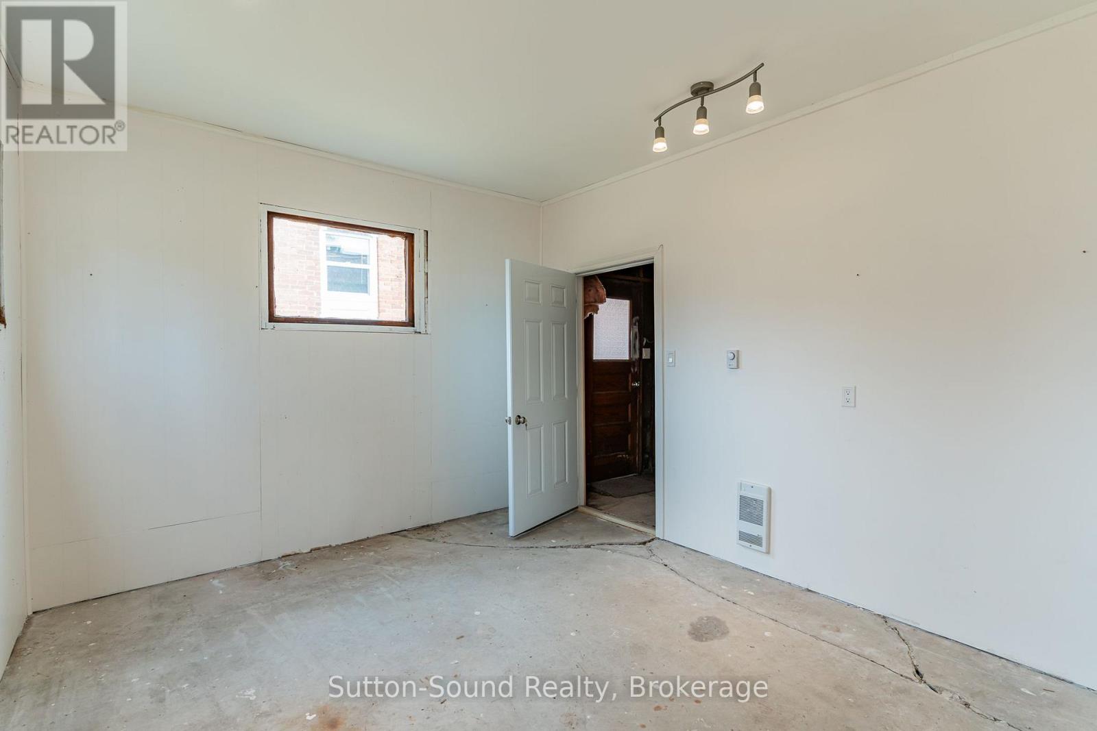 2348 5th Avenue W, Owen Sound, Ontario  N4K 5C6 - Photo 18 - X12086545