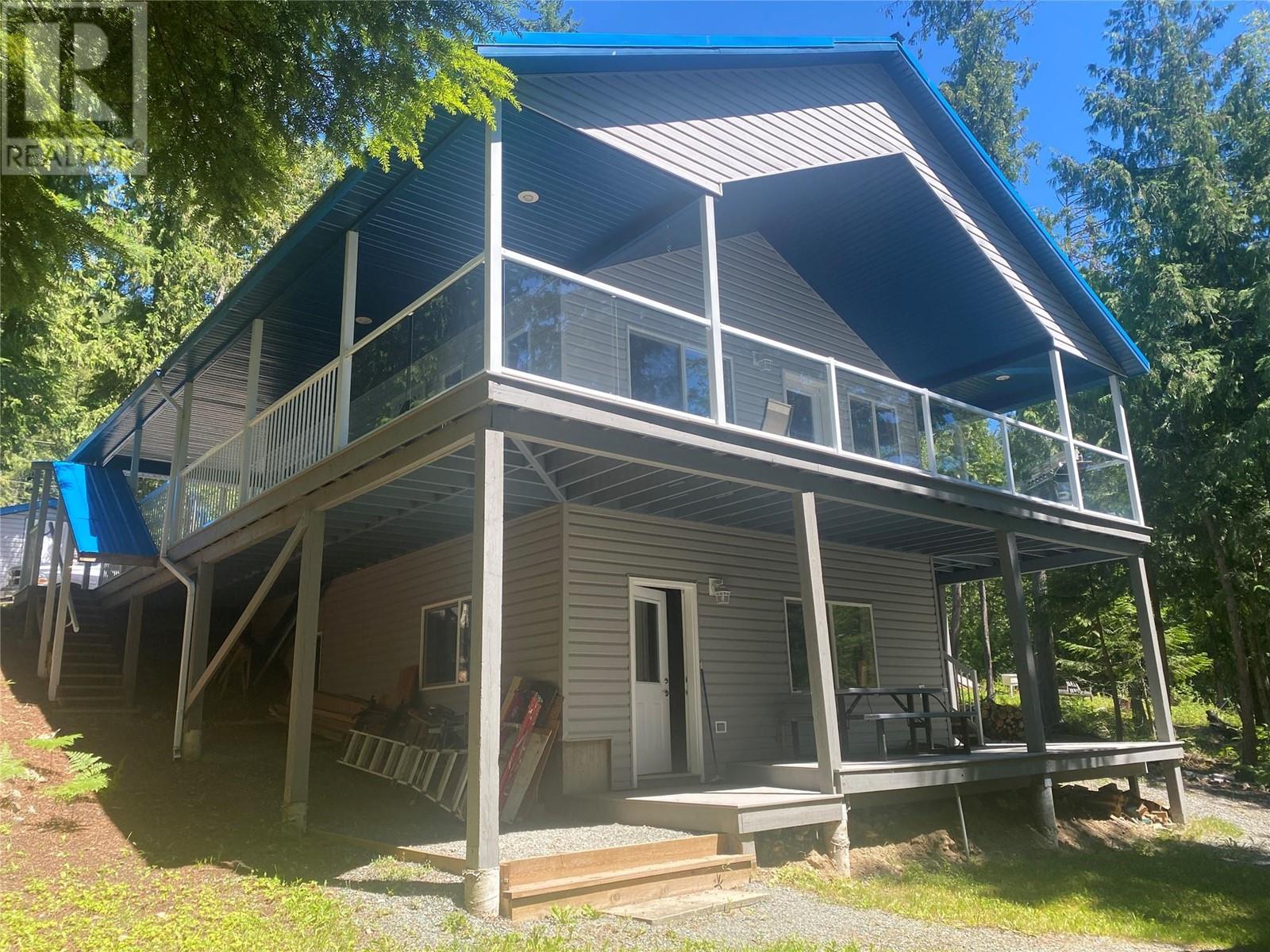 7316 Aspen Road, Anglemont, British Columbia  V0E 1M8 - Photo 1 - 10343521
