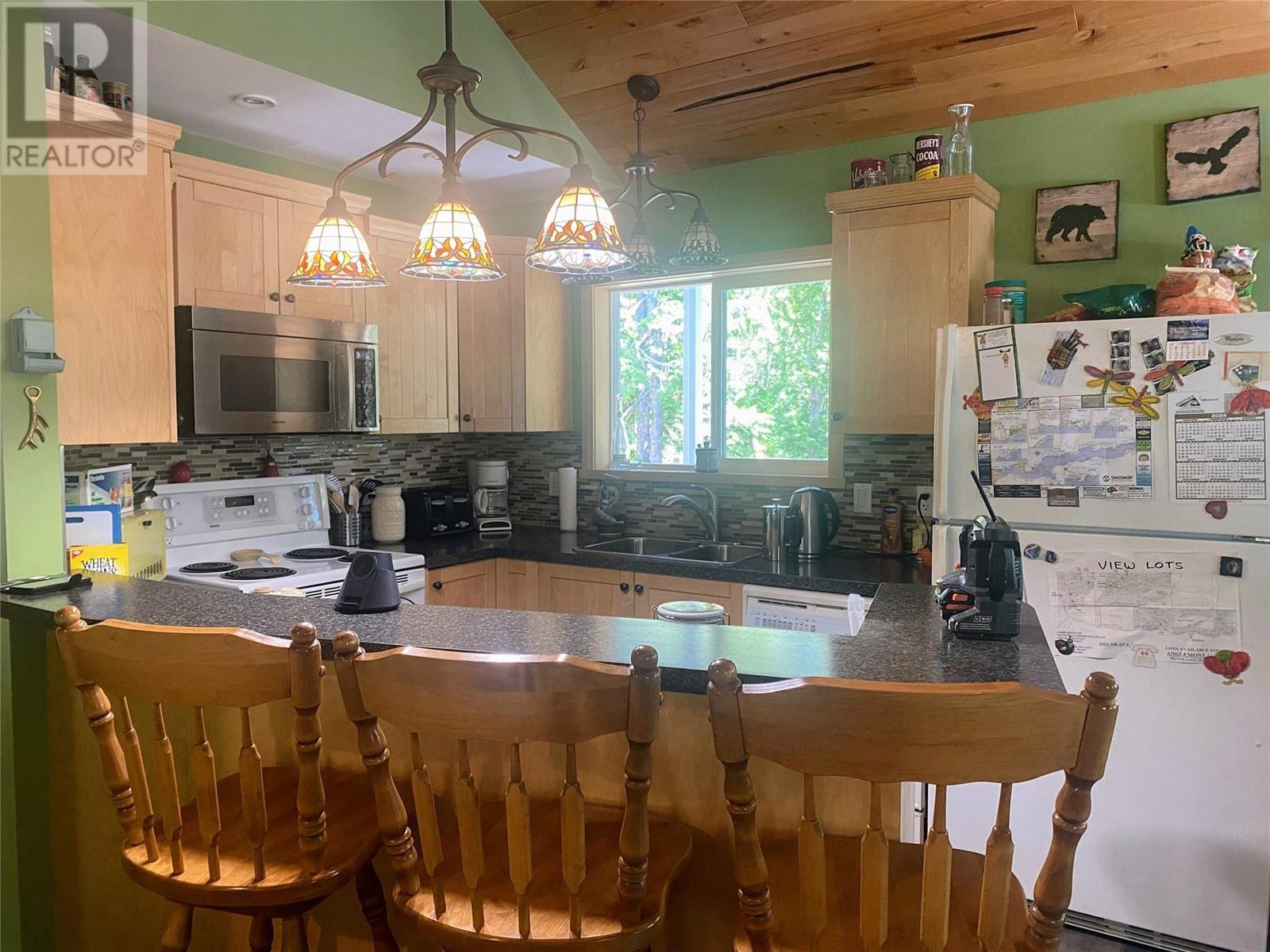 7316 Aspen Road, Anglemont, British Columbia  V0E 1M8 - Photo 12 - 10343521