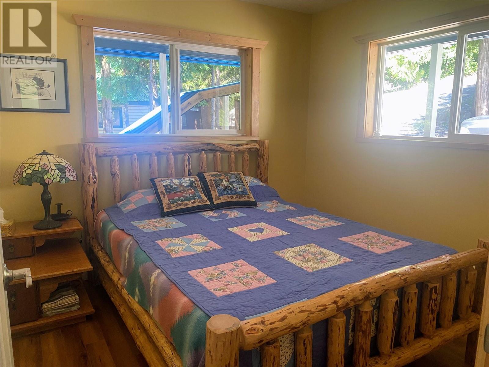 7316 Aspen Road, Anglemont, British Columbia  V0E 1M8 - Photo 13 - 10343521