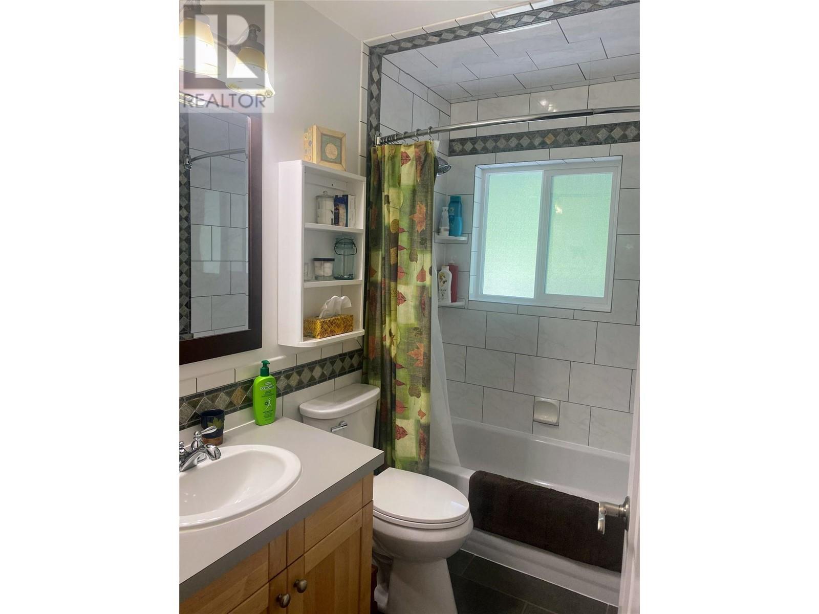 7316 Aspen Road, Anglemont, British Columbia  V0E 1M8 - Photo 15 - 10343521