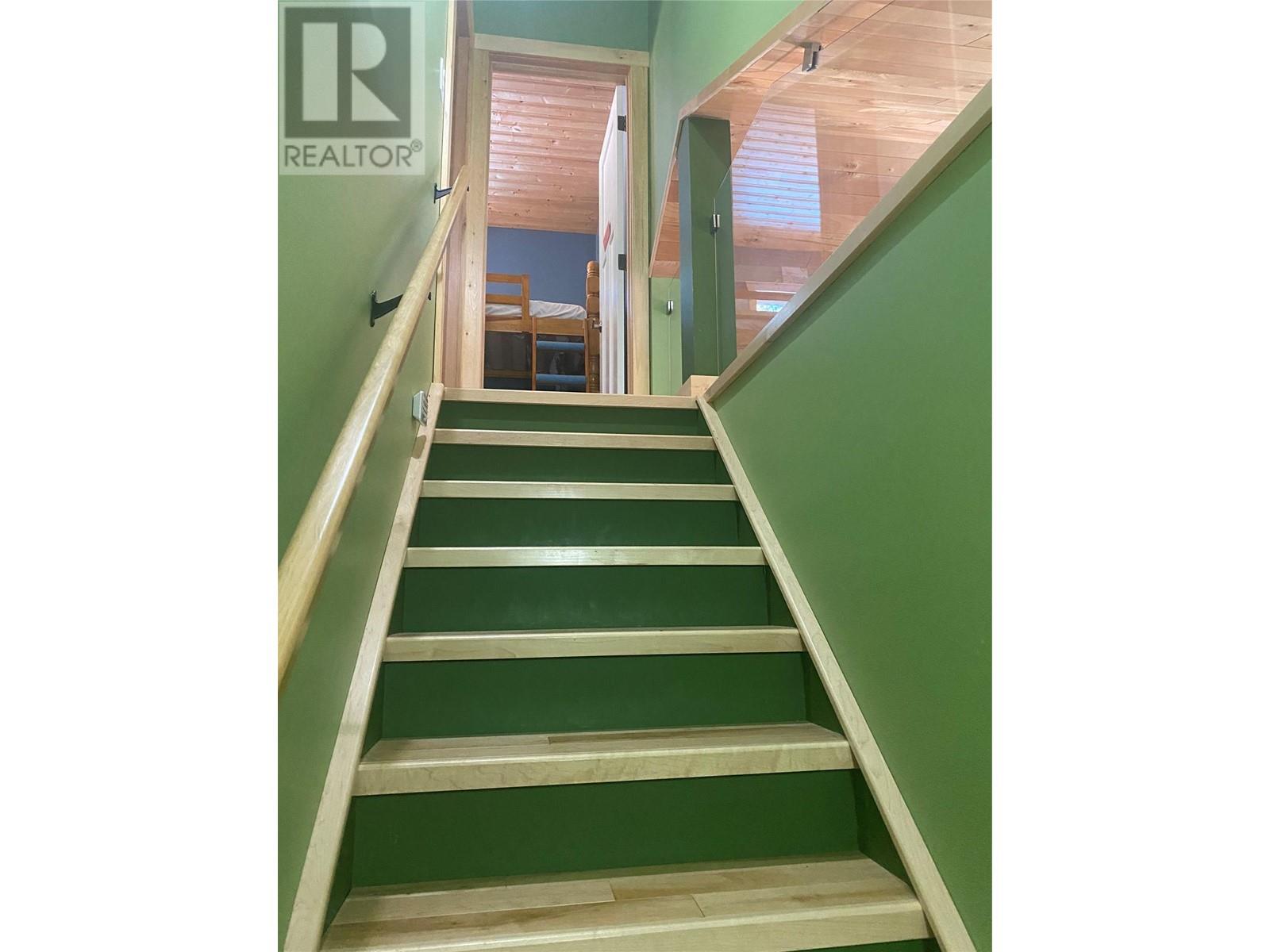 7316 Aspen Road, Anglemont, British Columbia  V0E 1M8 - Photo 16 - 10343521