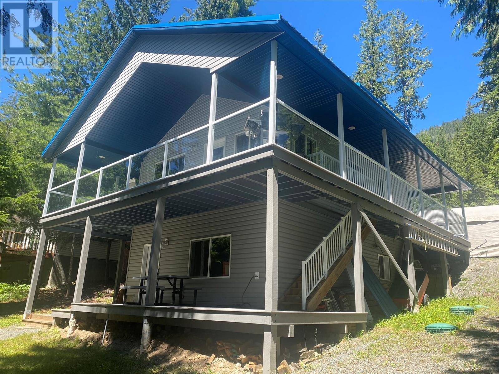 7316 Aspen Road, Anglemont, British Columbia  V0E 1M8 - Photo 2 - 10343521