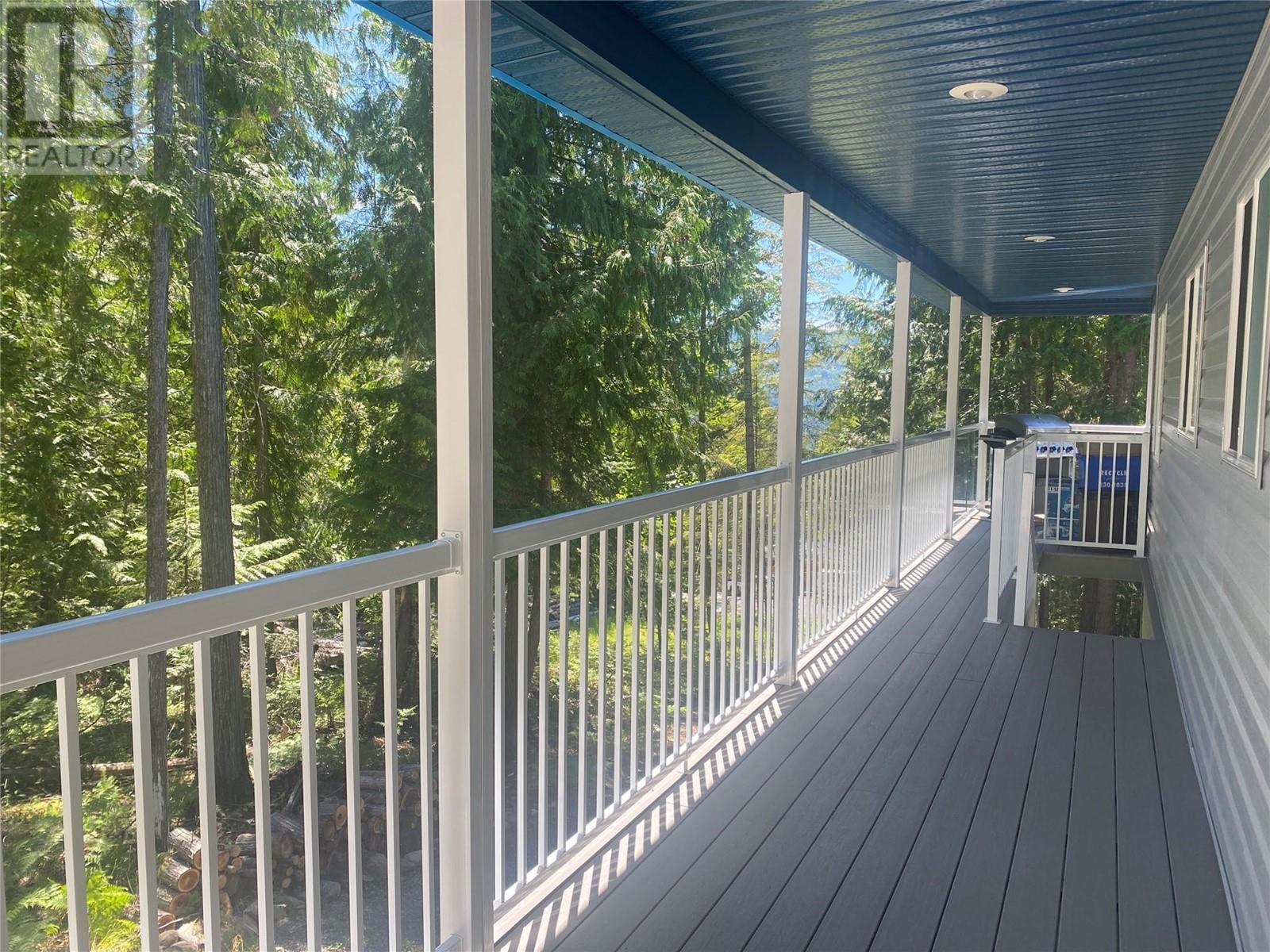 7316 Aspen Road, Anglemont, British Columbia  V0E 1M8 - Photo 29 - 10343521