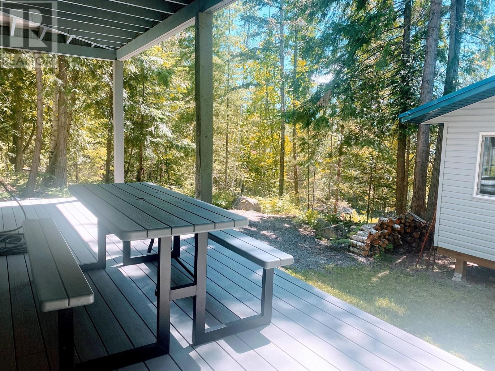 7316 Aspen Road, Anglemont, British Columbia  V0E 1M8 - Photo 30 - 10343521