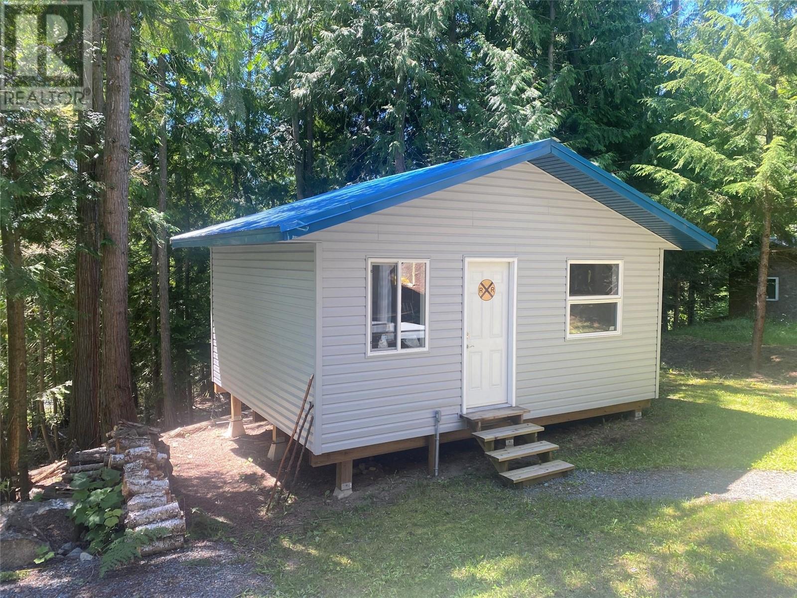 7316 Aspen Road, Anglemont, British Columbia  V0E 1M8 - Photo 31 - 10343521