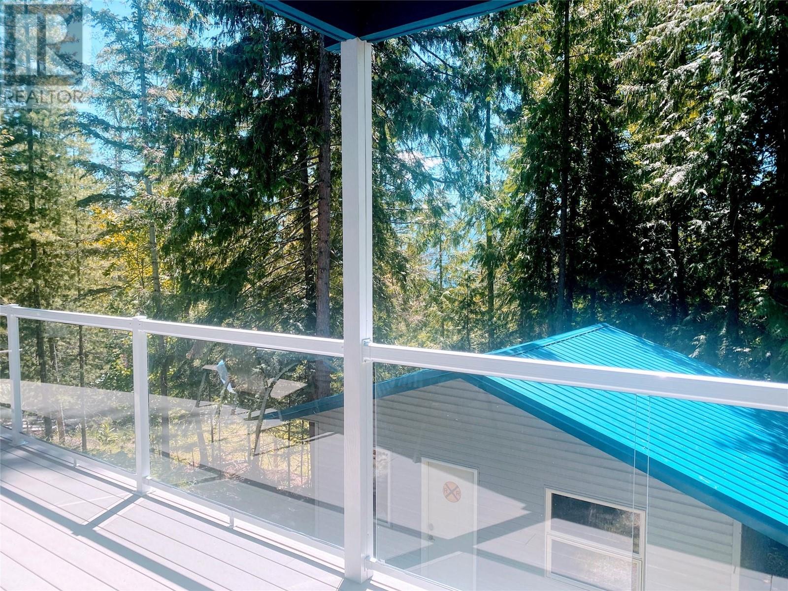 7316 Aspen Road, Anglemont, British Columbia  V0E 1M8 - Photo 5 - 10343521