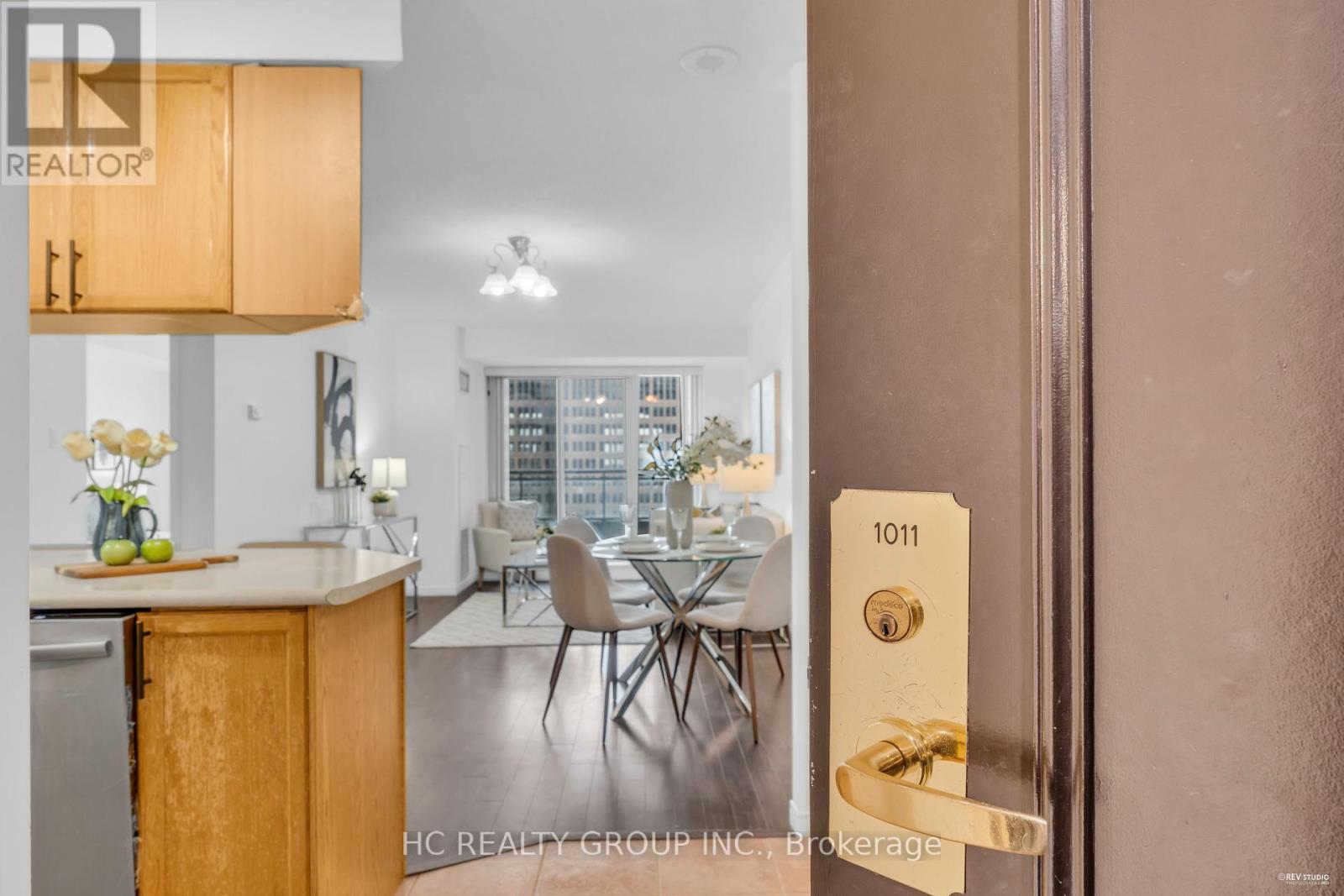 1011 - 889 Bay Street, Toronto, Ontario  M5S 3K5 - Photo 4 - C12086626