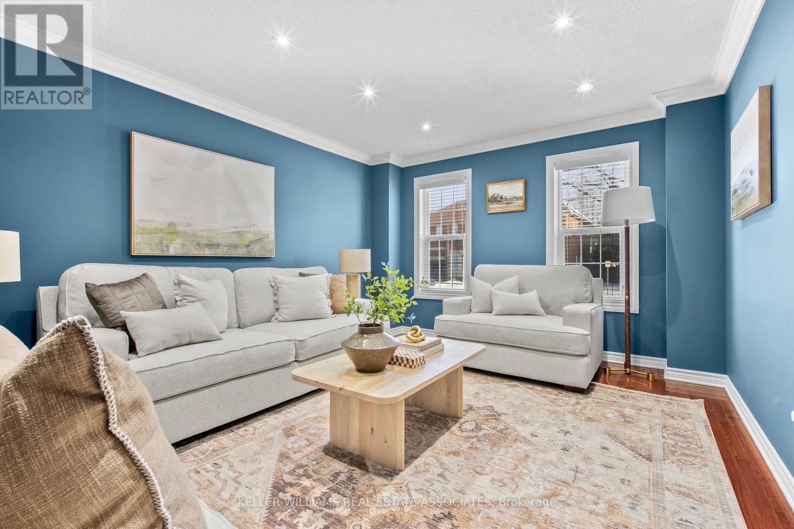 Property at 10 WESTACOTT CRESCENT image 3