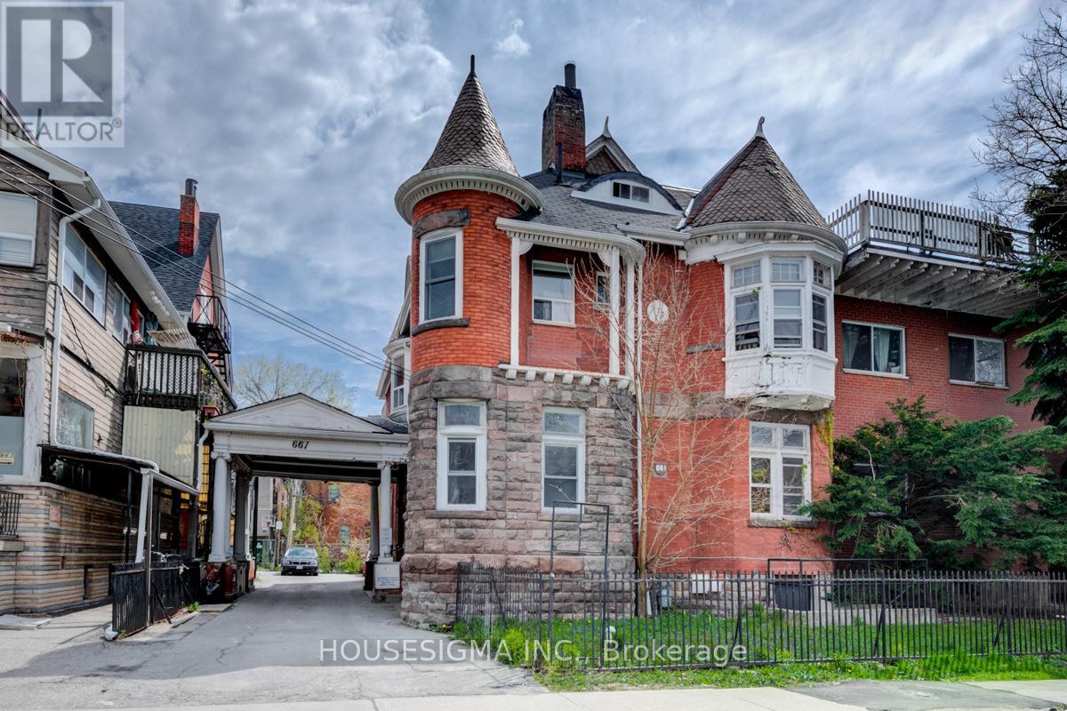 202 - 661 HURON STREET, Toronto, Ontario