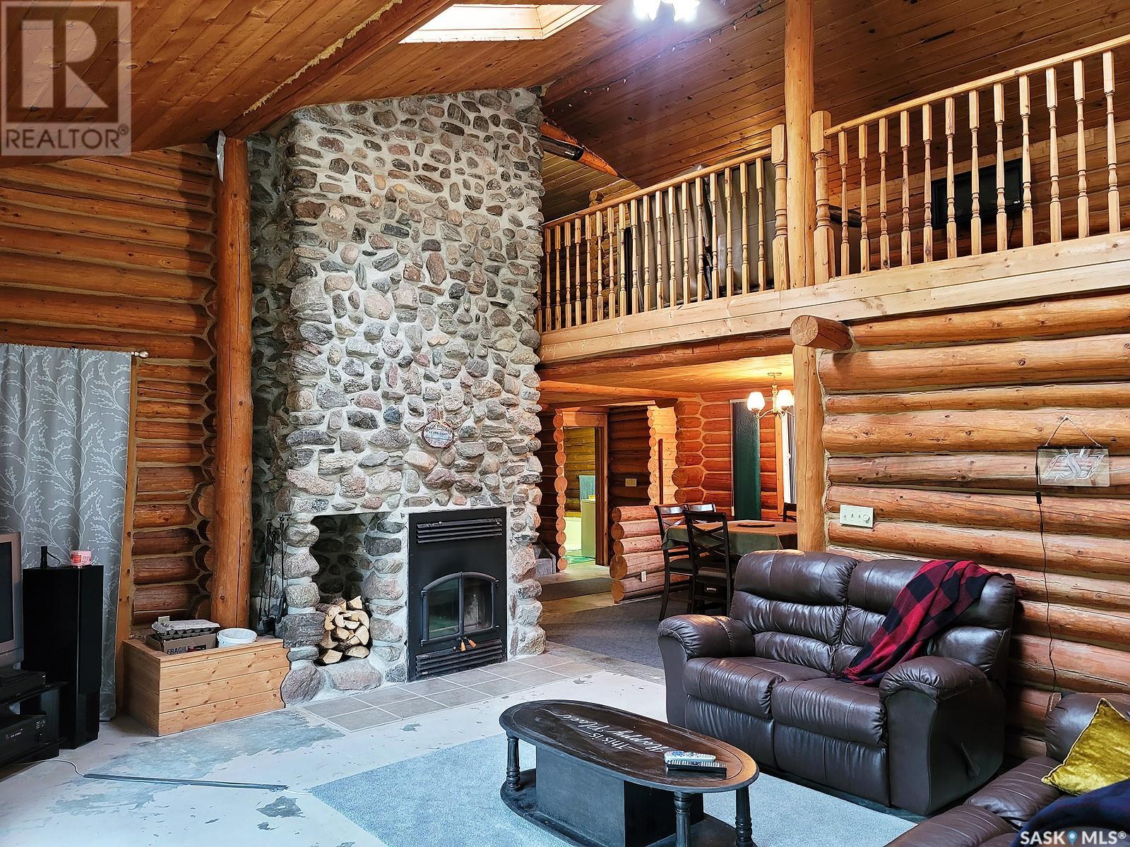 Property at 715 Chitek DRIVE image 2