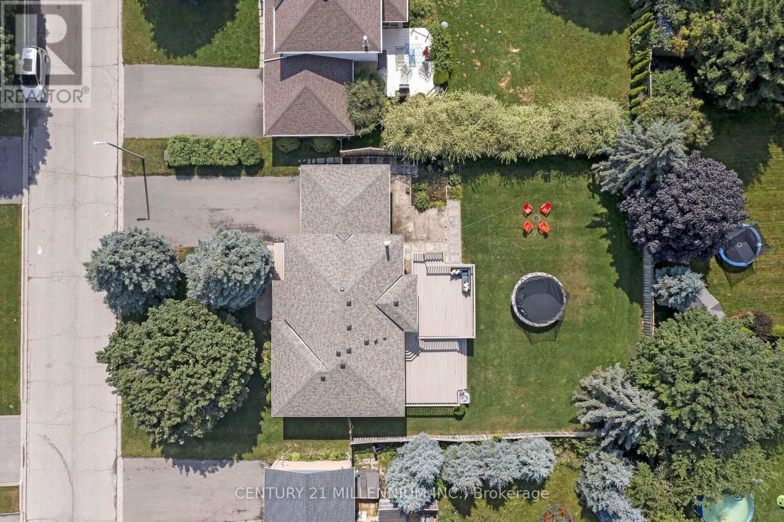 Property at 38 ERINLEA CRESCENT image 2
