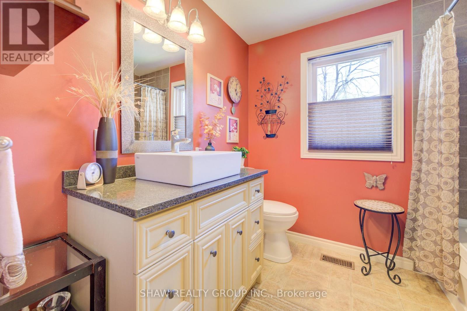 1276 Swan Street, North Dumfries, Ontario  N0B 1E0 - Photo 25 - X12086602