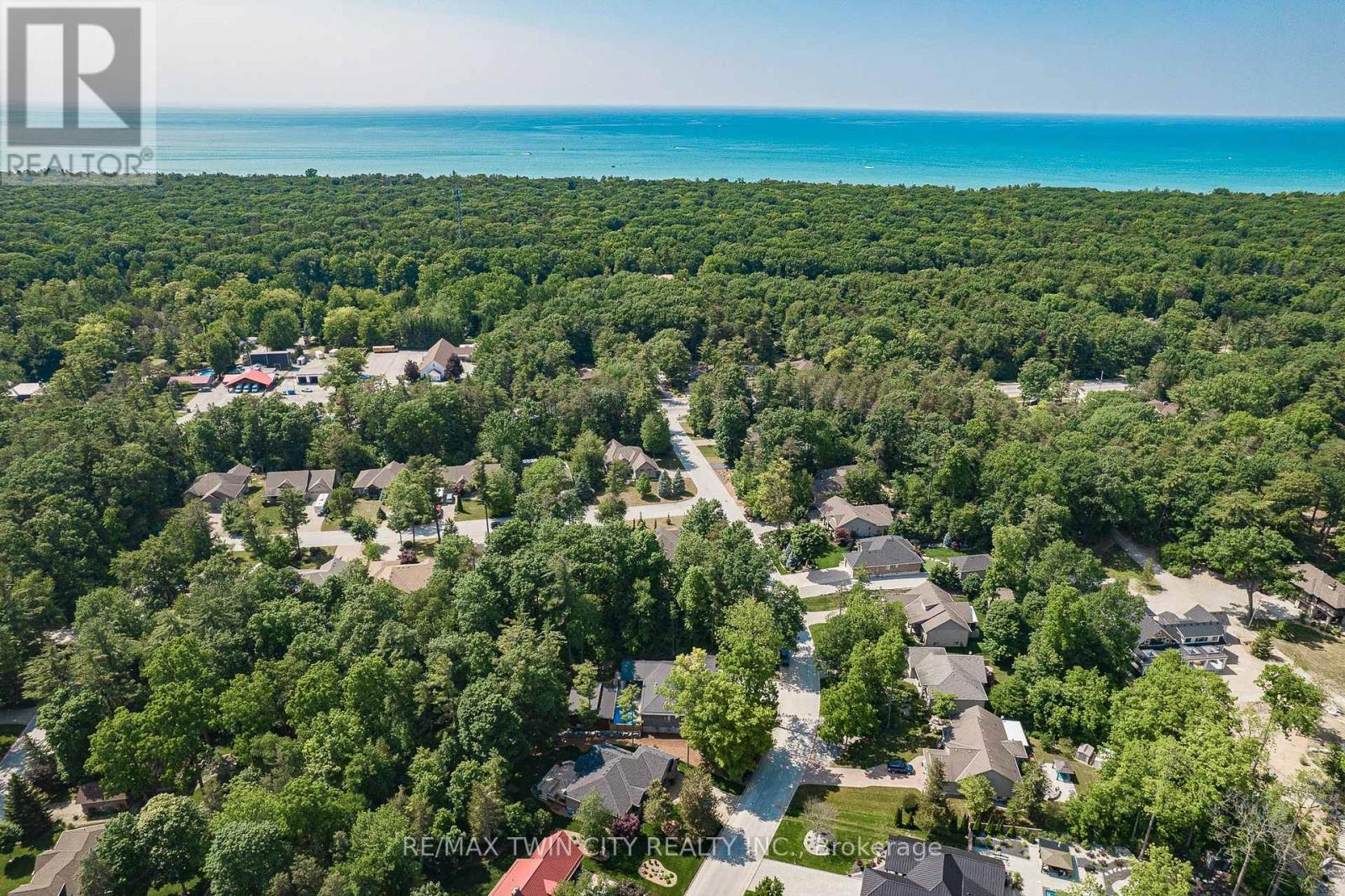 10175 Merrywood Drive, Lambton Shores (Grand Bend), Ontario  N0M 1T0 - Photo 2 - X12086624