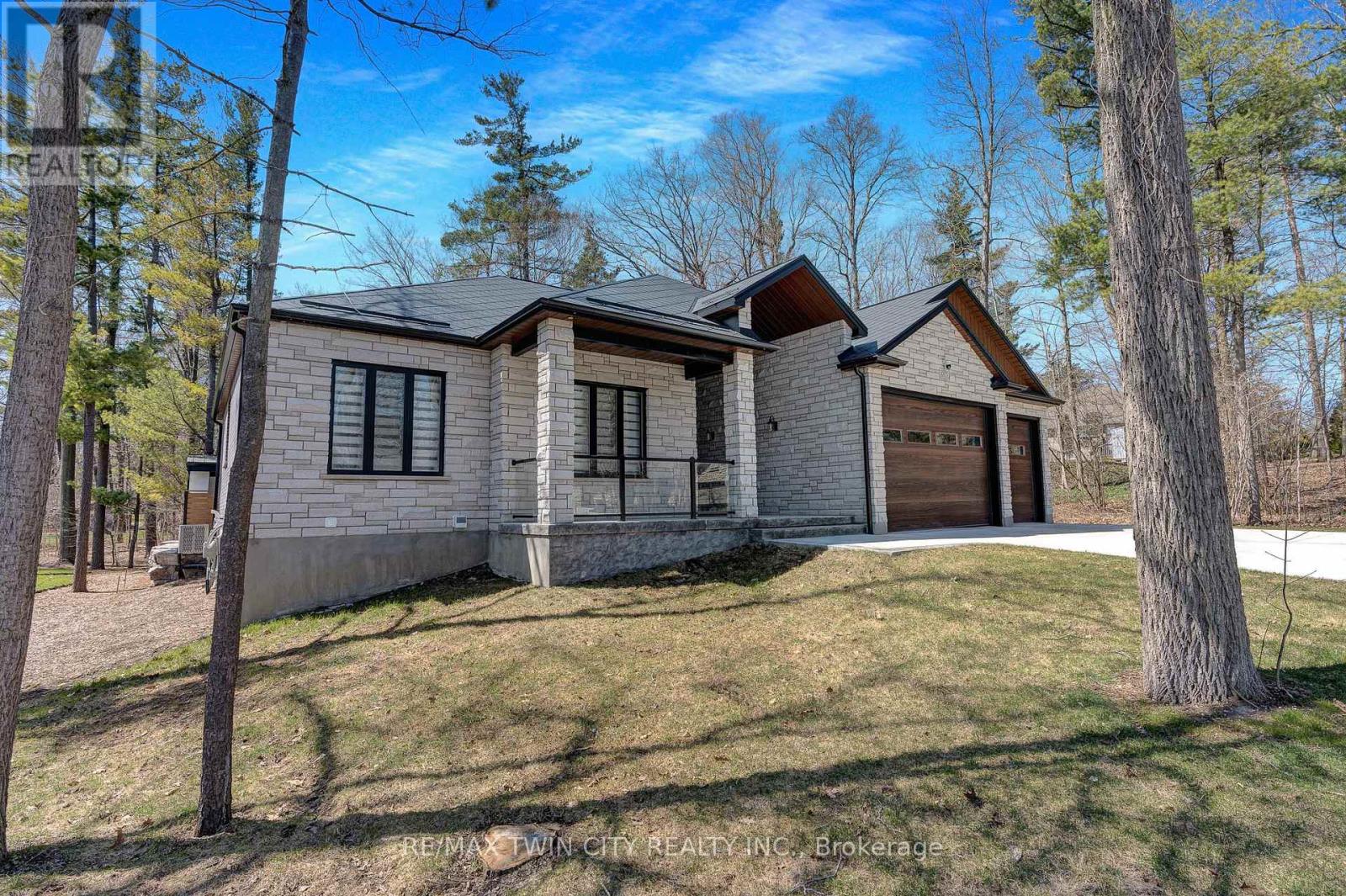 10175 Merrywood Drive, Lambton Shores (Grand Bend), Ontario  N0M 1T0 - Photo 3 - X12086624