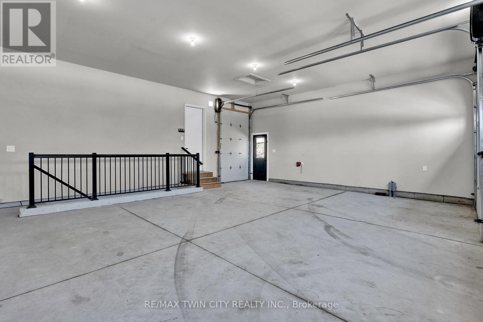 10175 Merrywood Drive, Lambton Shores (Grand Bend), Ontario  N0M 1T0 - Photo 31 - X12086624