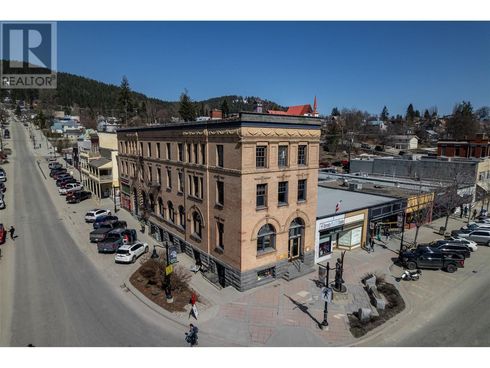2004 Columbia Avenue, Rossland, British Columbia  V0G 1Y0 - Photo 2 - 10343854